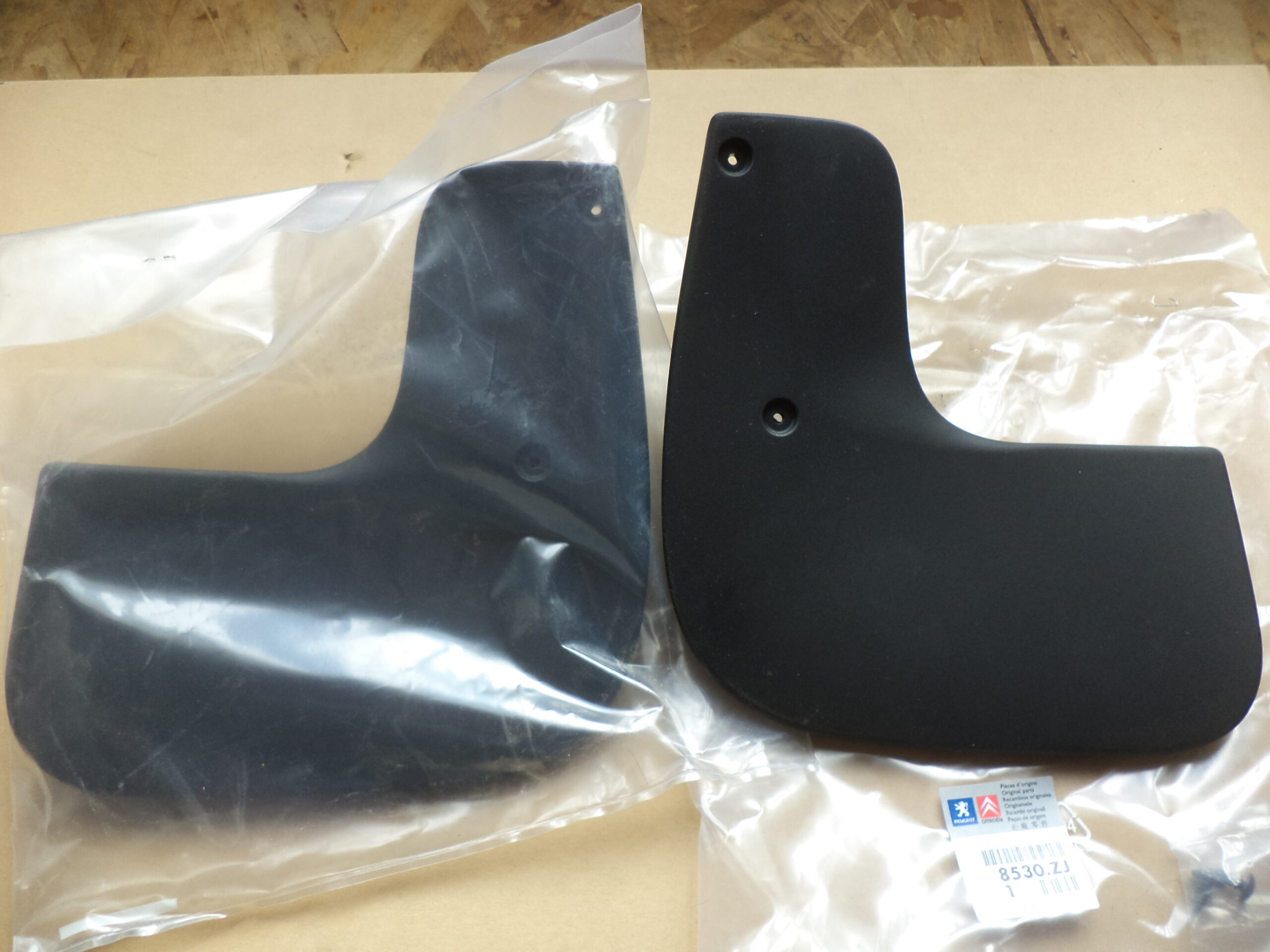 n°j13 jeu bavette arriere peugeot 308 853355 8530zj neuf DPA86