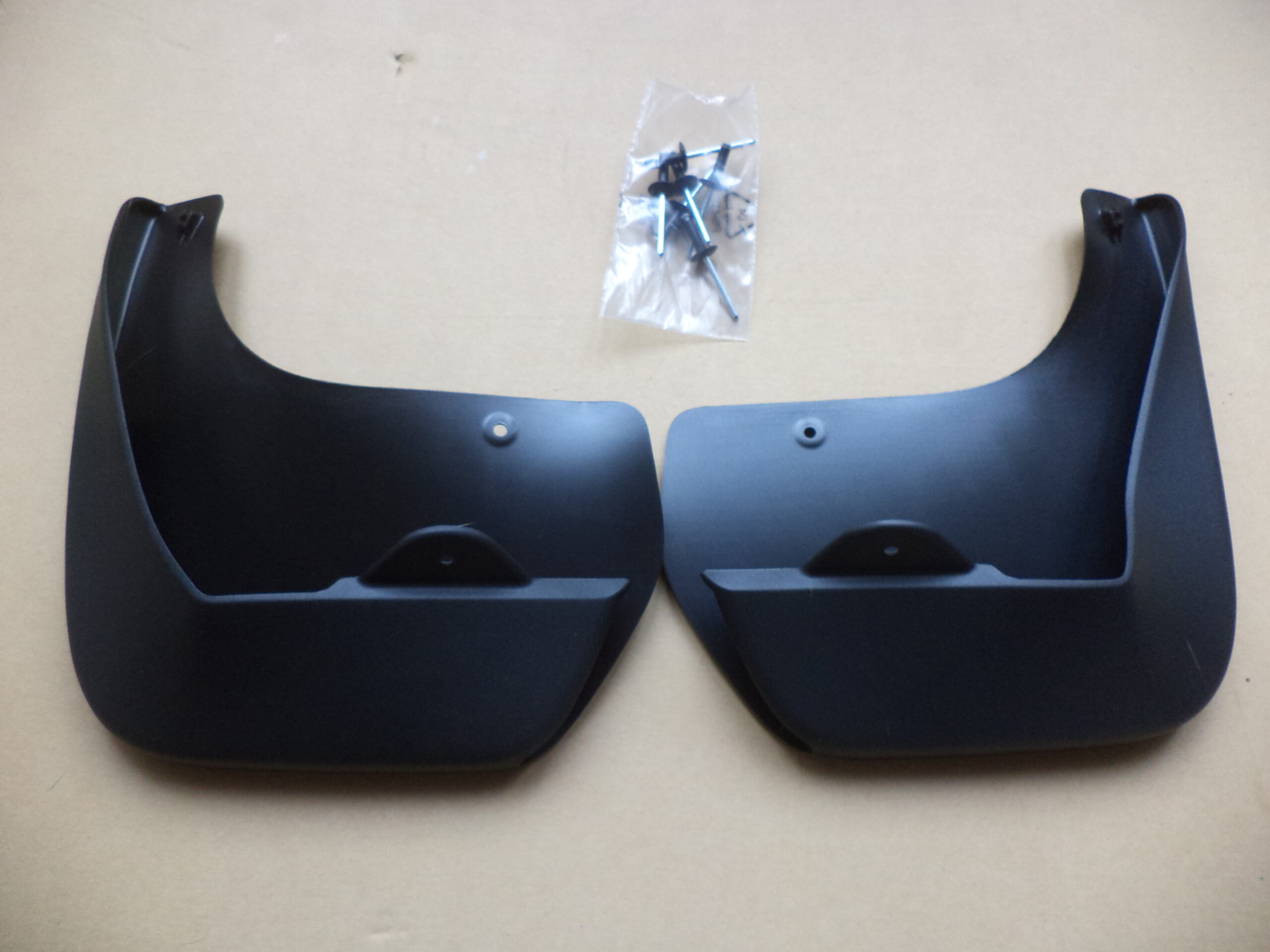 n°j14 jeu bavette arriere peugeot 308 II SW 1610092780 neuf DPA86