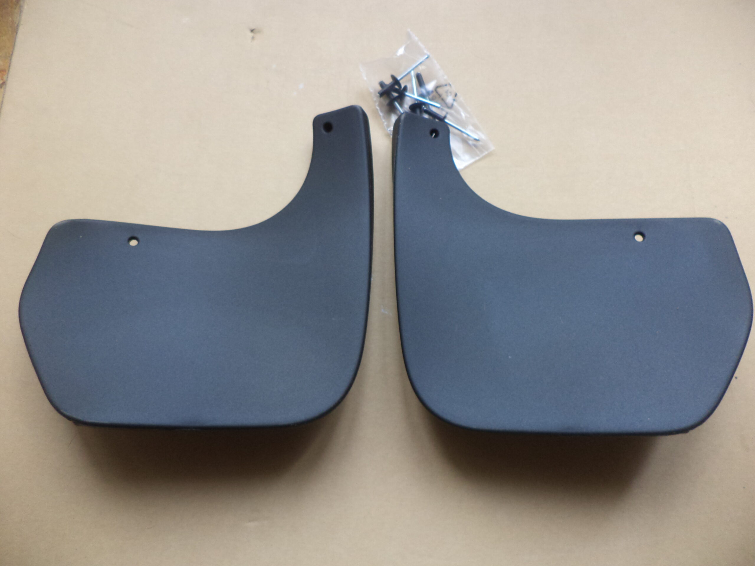 n°j14 jeu bavette arriere peugeot 308 II SW 1610092780 neuf DPA86