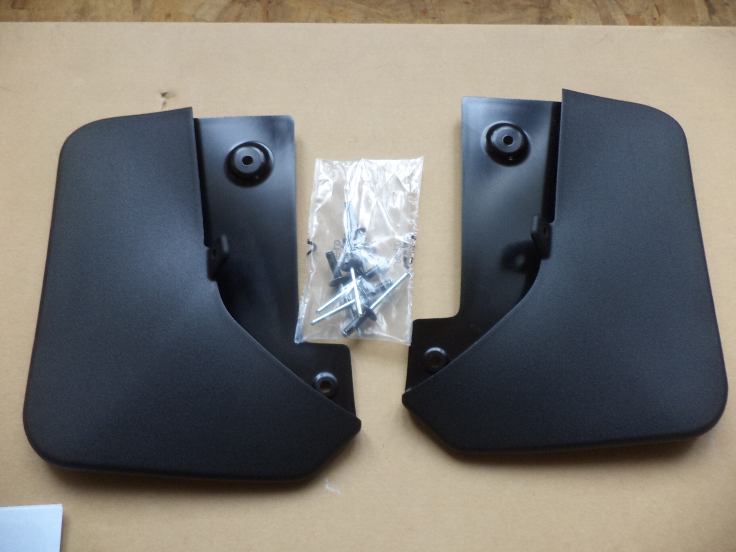 n°j17 jeu bavette arriere peugeot rifter 1629075980 neuf DPA86
