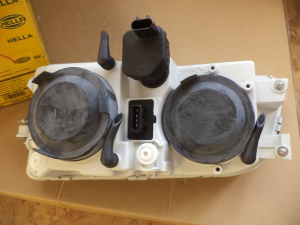 n°he119 phare volvo S40 V40 droit hella 1ag007861421 neuf DPA86