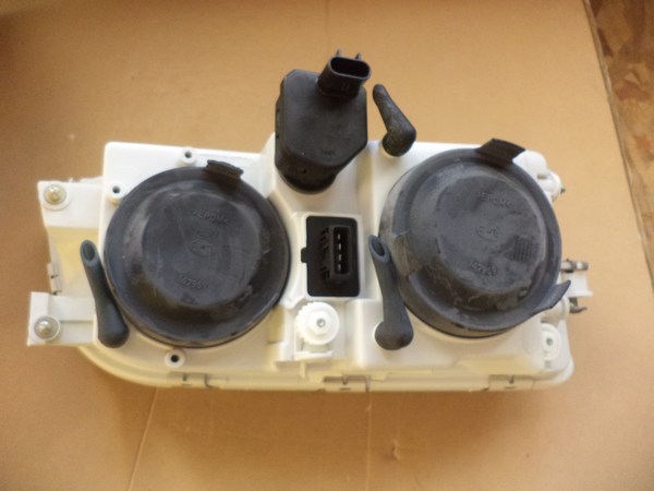 n°he120 phare volvo S40 V40 gauche hella 1ag007861411 neuf n°he120 phare volvo S40 V40 gauche hella 1ag007861411 neuf DPA86