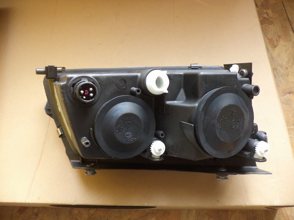 n°he125 phare VW passat B5 gauche 1af007620051 neuf hella DPA86