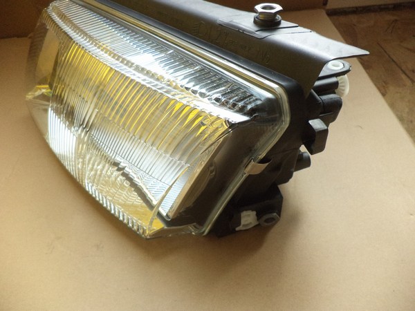 n°he125 phare VW passat B5 gauche 1af007620051 neuf hella DPA86
