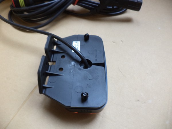 n°he139 Feu latéral 24v LED poids lourd semi remorque 2ps345600021 neuf DPA86