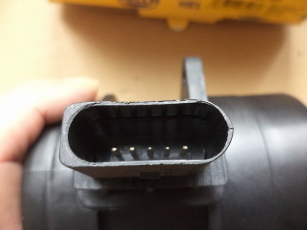 n°he155 debitmetre audi a3 a4 a5 a6 TT q5 8et009149181 hella neuf n°he155 debitmetre audi a3 a4 a5 a6 TT q5 8et009149181 hella neuf DPA86