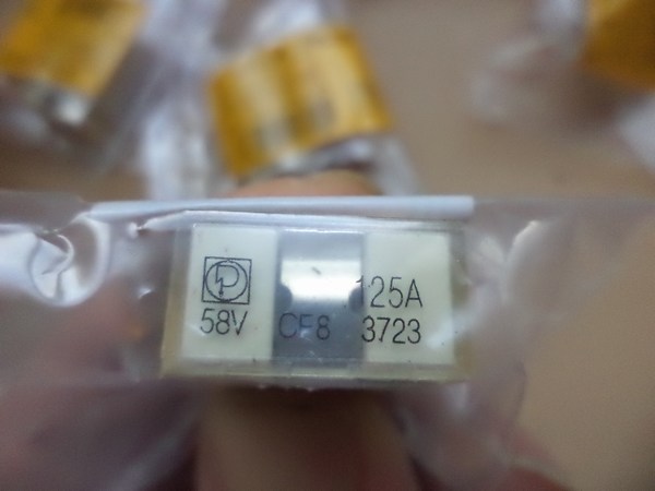 n°he178 lot fusibles CF8 125 A hella 8js747876031 neuf DPA86