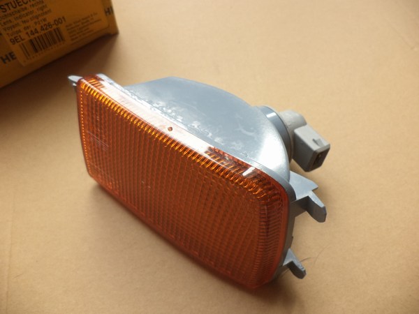 n°he29 clignotant VW golf 3 vento avant droit 9el144426001 neuf n°he29 clignotant VW golf 3 vento avant droit 9el144426001 neuf DPA86