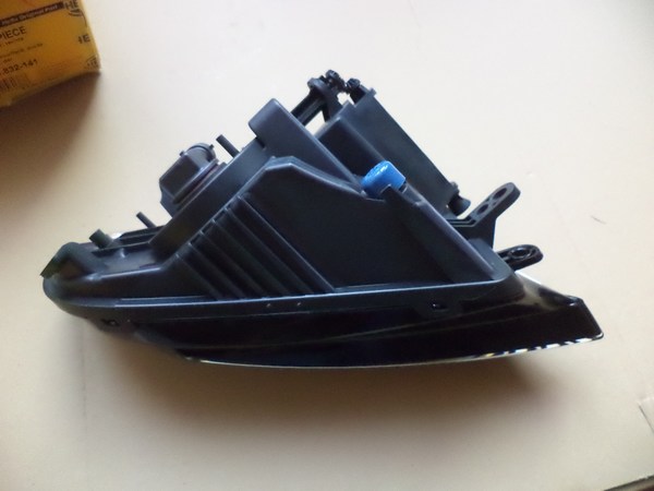 n°he37 antibrouillard audi A3 avant droit 1ne010832141 neuf DPA86