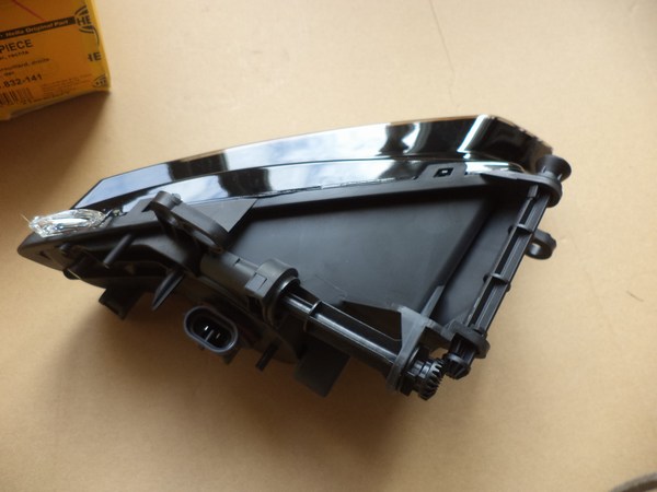 n°he37 antibrouillard audi A3 avant droit 1ne010832141 neuf DPA86
