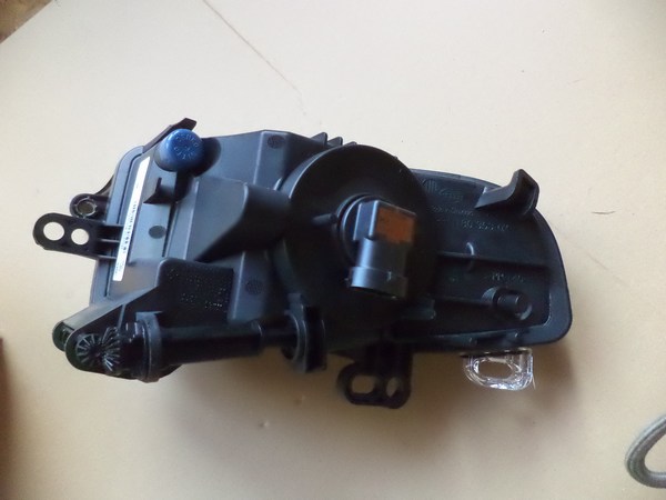 n°he37 antibrouillard audi A3 avant droit 1ne010832141 neuf DPA86