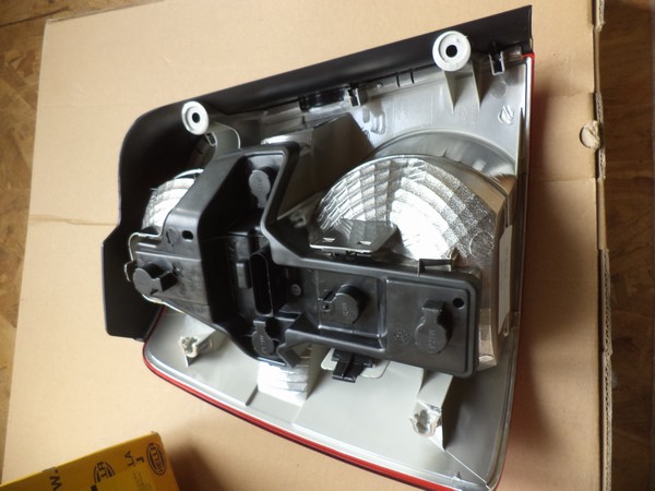 n°he61 feu VW touran arriere droit 2vp008759061 neuf DPA86