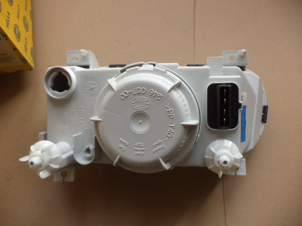 n°he63 phare skoda felicia avant droit 1af246000101 neuf DPA86