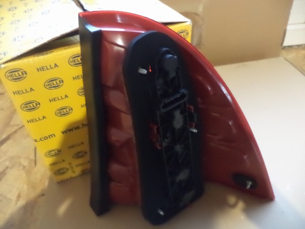 n°he84 feu mercedes classe C break S203 gauche 2vp008048051 neuf DPA86