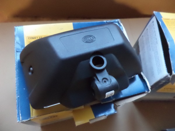 n°he85 lot 2 longue portée comet FF450 hella 1fb010951001 neuf DPA86