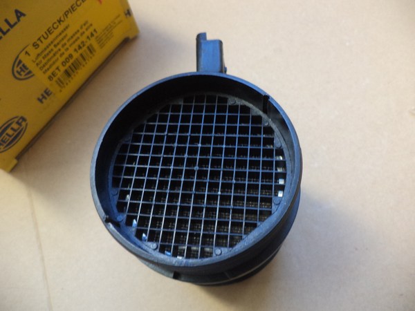 n°he95 debitmetre citroen berlingo xsara C4 306 206 307 8et009142141 neuf DPA86