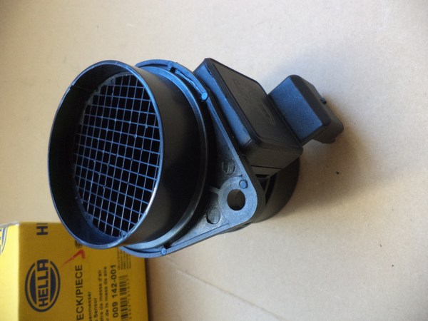n°he98 debitmetre renault megane laguna kangoo 8et009142001 neuf n°he98 debitmetre renault megane laguna kangoo 8et009142001 neuf DPA86