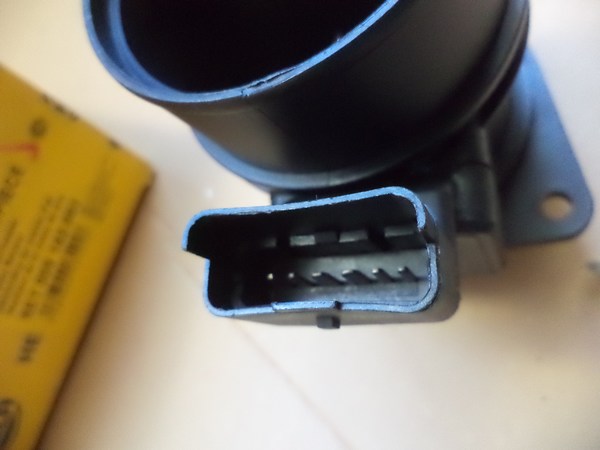 n°he98 debitmetre renault megane laguna kangoo 8et009142001 neuf n°he98 debitmetre renault megane laguna kangoo 8et009142001 neuf DPA86