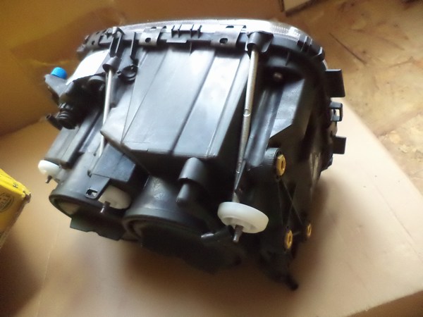 n°he158 phare mercedes actros droit 1eh009513041 neuf DPA86