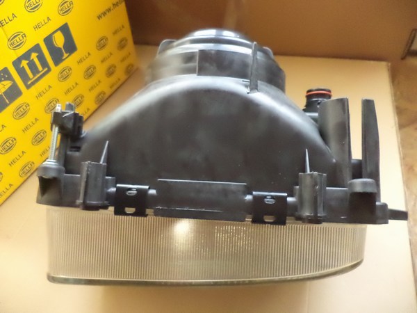 n°he171 phare daf 65 75 85 gauche hella 1ag007660011 neuf n°he171 phare daf 65 75 85 gauche hella 1ag007660011 neuf DPA86