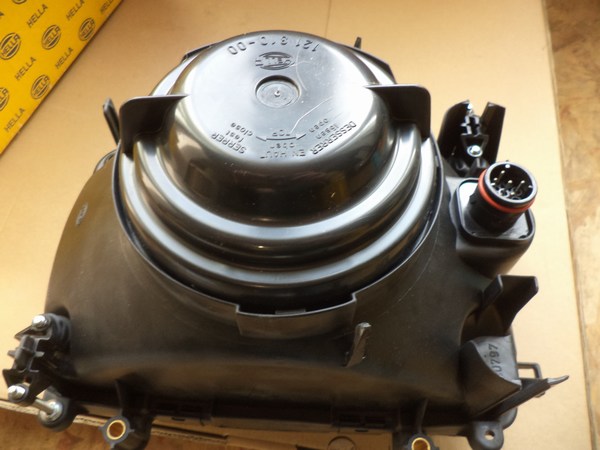 n°he171 phare daf 65 75 85 gauche hella 1ag007660011 neuf n°he171 phare daf 65 75 85 gauche hella 1ag007660011 neuf DPA86