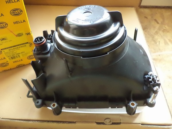 n°he172 phare daf 65 75 85 droit hella 1ag007660021 neuf n°he172 phare daf 65 75 85 droit hella 1ag007660021 neuf DPA86