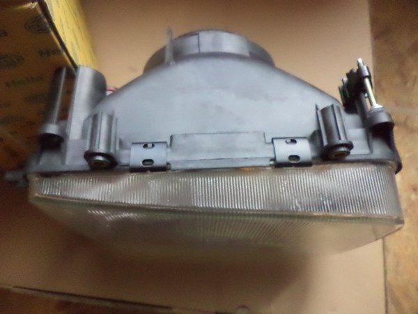 n°he173 phare daf XF95 droit hella 1ag007660101 neuf DPA86