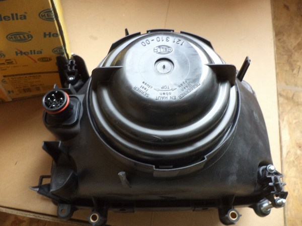 n°he173 phare daf XF95 droit hella 1ag007660101 neuf DPA86