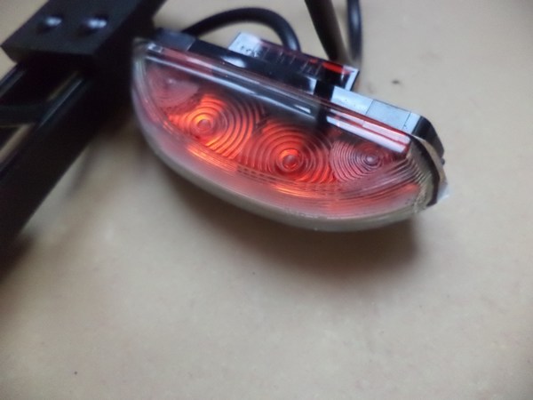 n°he210 Feu d&rsquo;encombrement LED 24V Poids lourd remorque 2xs205020151 neuf DPA86