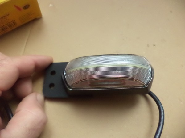 n°he210 Feu d&rsquo;encombrement LED 24V Poids lourd remorque 2xs205020151 neuf DPA86
