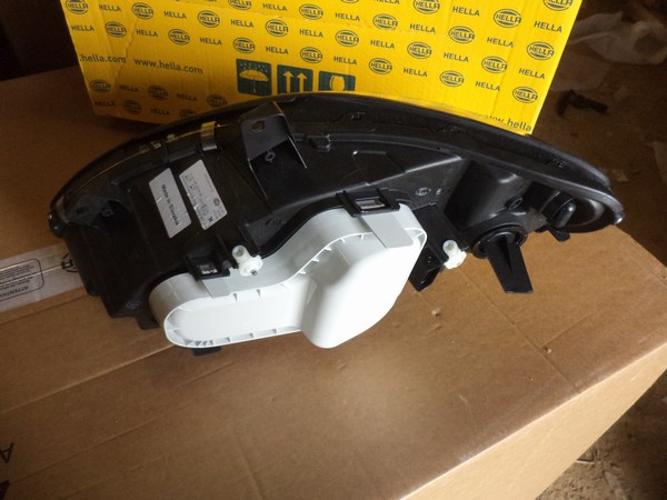 n°he251 phare droit mercedes viano vito W639 1eg246041021 hella n°he251 phare droit mercedes viano vito W639 1eg246041021 hella DPA86