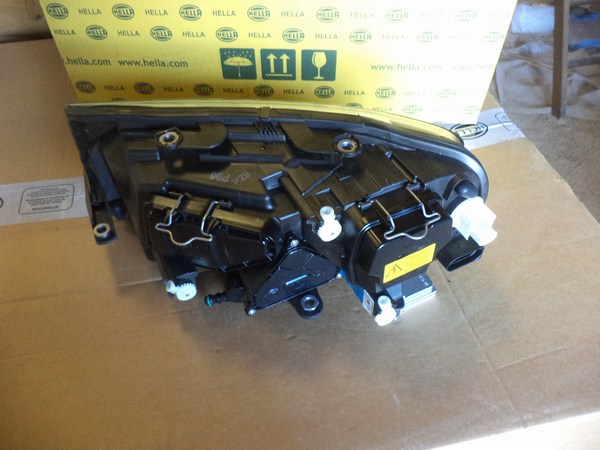 n°he253 phare droit skoda superb bi xenon 1el246042441 hella neuf DPA86