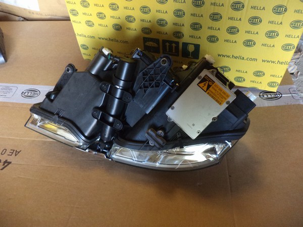 n°he253 phare droit skoda superb bi xenon 1el246042441 hella neuf DPA86