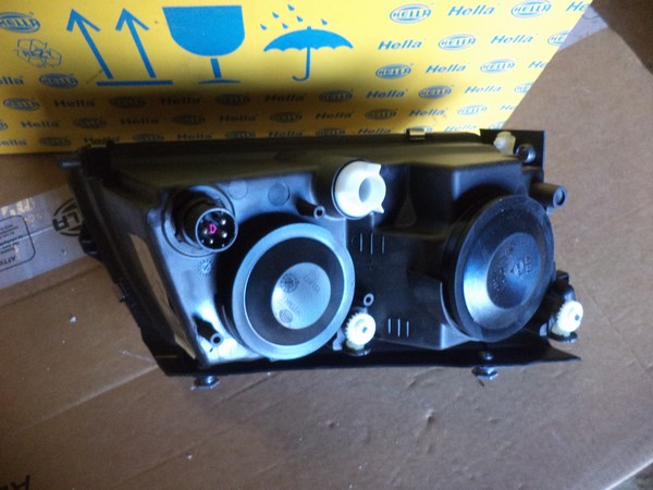 n°he257 phare gauche VW passat B5 1af007850051 hella neuf DPA86