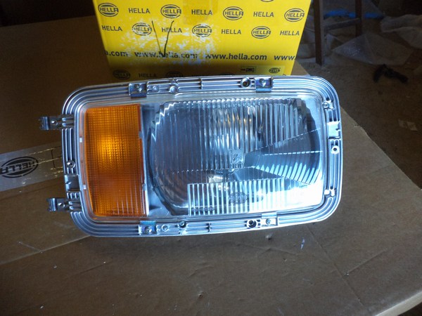 n°he258 phare droit mercedes NG poids lourd 1eh002658041 hella neuf DPA86