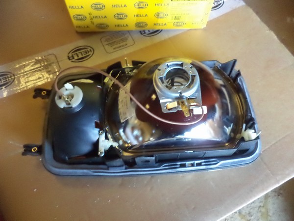 n°he258 phare droit mercedes NG poids lourd 1eh002658041 hella neuf DPA86