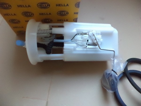 n°he273 pompe essence hyundai accent 1999 2006 8tf358106701 hella neuve DPA86
