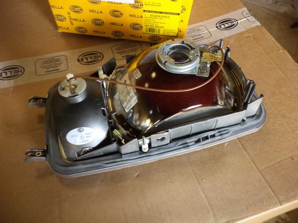n°he347 phare gauche mercedes NG poids lourd 1eh002658031 hella neuf DPA86