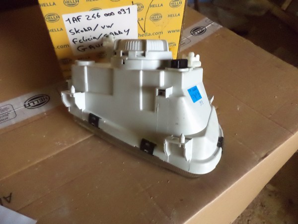 n°He349 phare gauche skoda felicia caddy 1af246000091 hella neuf DPA86