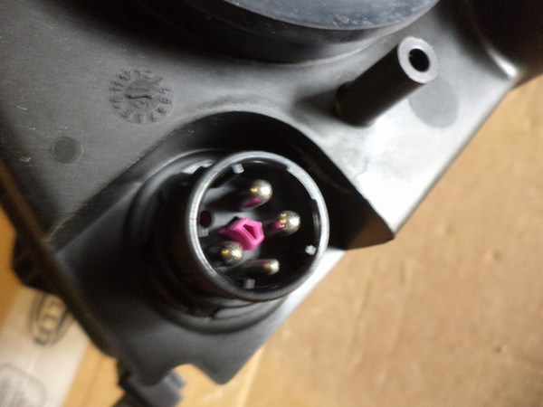 n°he353 phare droit VW passat B5 1af007620061 hella neuf H7 / H1 n°he353 phare droit VW passat B5 1af007620061 hella neuf H7 / H1 DPA86
