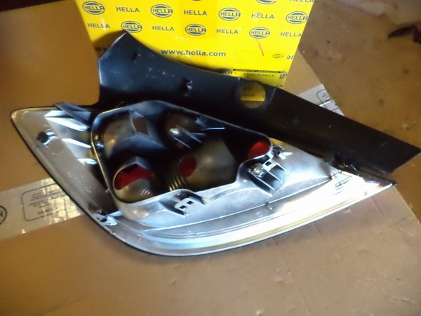 n°he362 feu droit opel astra H blanc 9el160468011 hella neuf DPA86