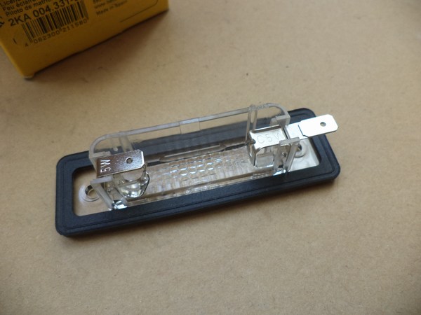 n°he408 eclairage plaque BMW E30 E36 E28 E24 E23 2ka004331031 hella neuf DPA86