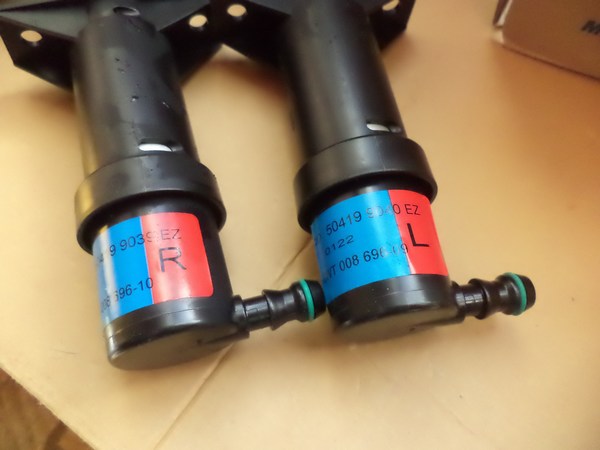 n°he433 kit lave projecteur iveco stralis 8wt007570901 hella neuf 504199040 504199039 n°he433 kit lave projecteur iveco stralis 8wt007570901 hella neuf 504199040 504199039 DPA86