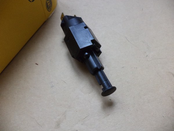 n°he451 contacteur feu stop Opel Porsche Land Rover 6DF003263071 hella neuf DPA86