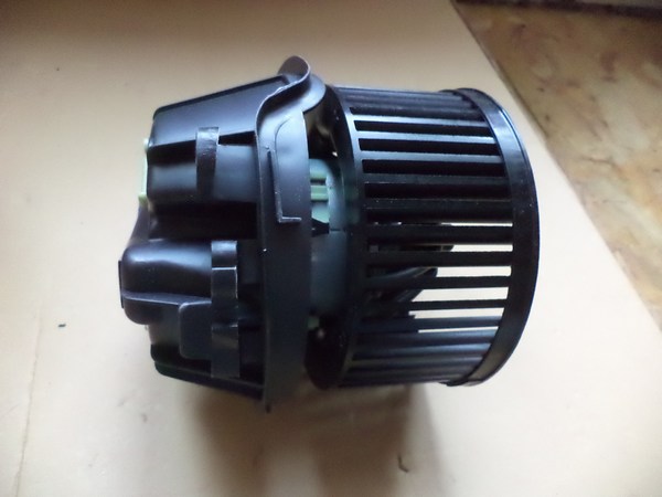 n°he453 pulseur citroen c2 c3 c3 pluriel peugeot 1007 8ew351044301 hella neuf n°he453 pulseur citroen c2 c3 c3 pluriel peugeot 1007 8ew351044301 hella neuf DPA86