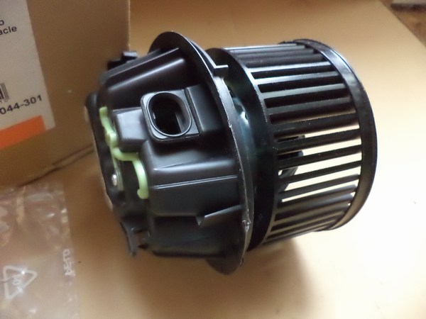 n°he453 pulseur citroen c2 c3 c3 pluriel peugeot 1007 8ew351044301 hella neuf n°he453 pulseur citroen c2 c3 c3 pluriel peugeot 1007 8ew351044301 hella neuf DPA86