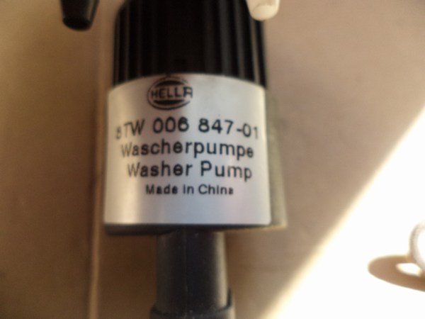 n°he476 pompe lave glace renault clio twingo megane kangoo 8tw006847011 hella neuve n°he476 pompe lave glace renault clio twingo megane kangoo 8tw006847011 hella neuve DPA86
