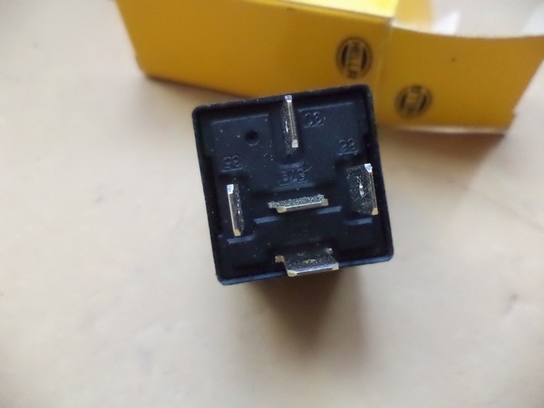 n°he497 relais courant travail 24V 4rd933332671 hella neuf DPA86