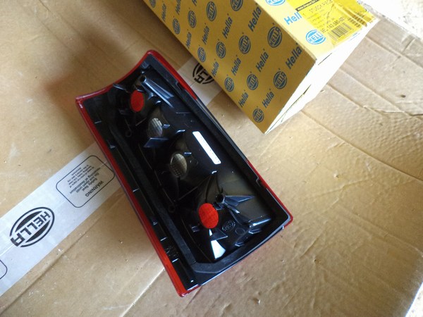 n°he506 feu droit opel omega B break caravan 9el143580021 hella neuf DPA86