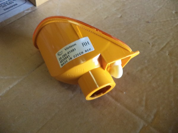 n°he513 clignotant droit ford focus mk1 9el354059021 hella neuf DPA86